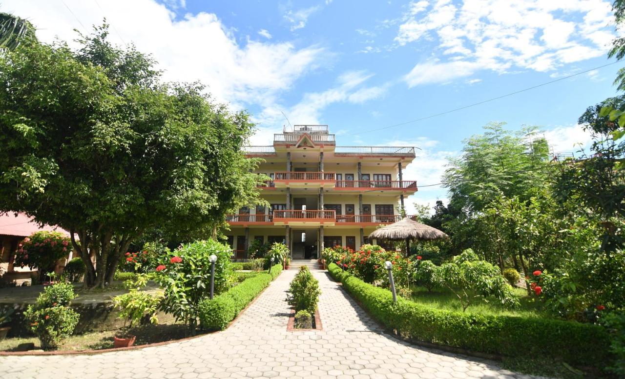 Eden jungle resort Sauraha Exterior foto
