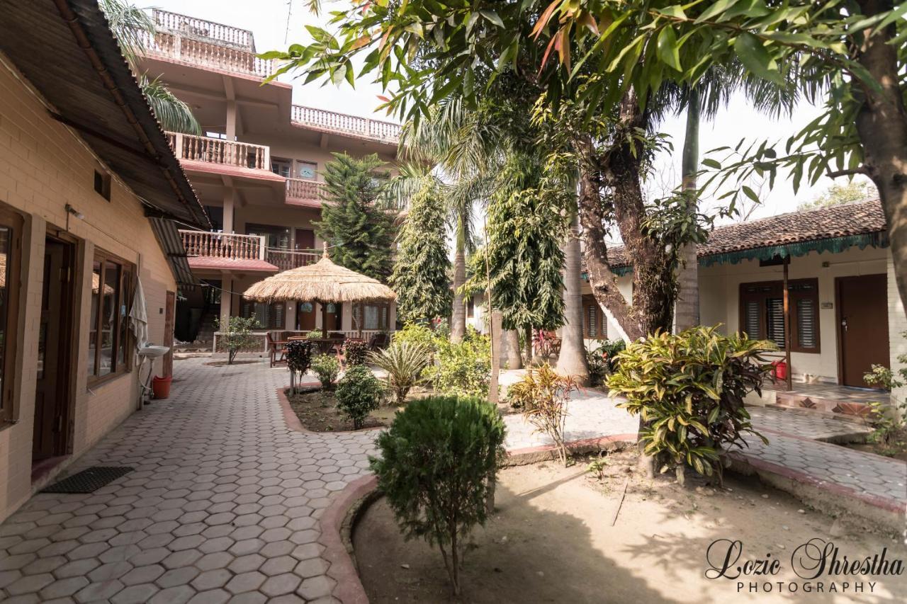 Eden jungle resort Sauraha Exterior foto
